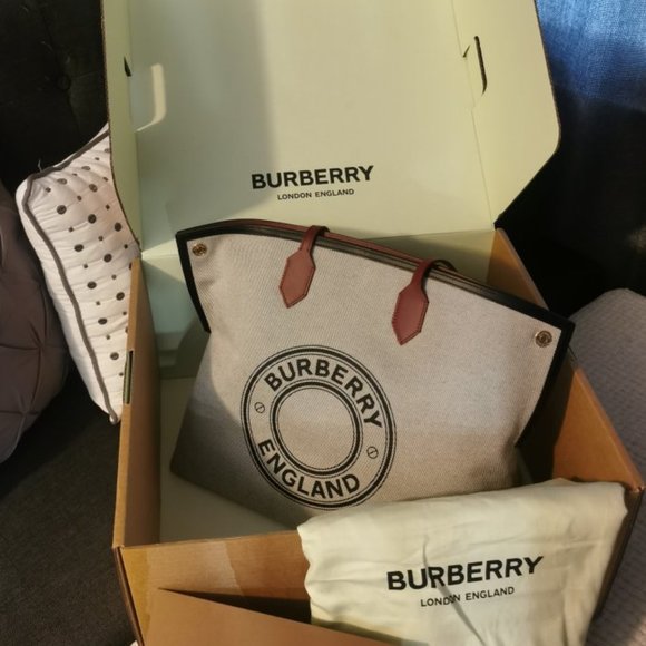 Burberry Large Logo Graphic Cotton Canvas Society Tote (Black) - Picture 2 of 10